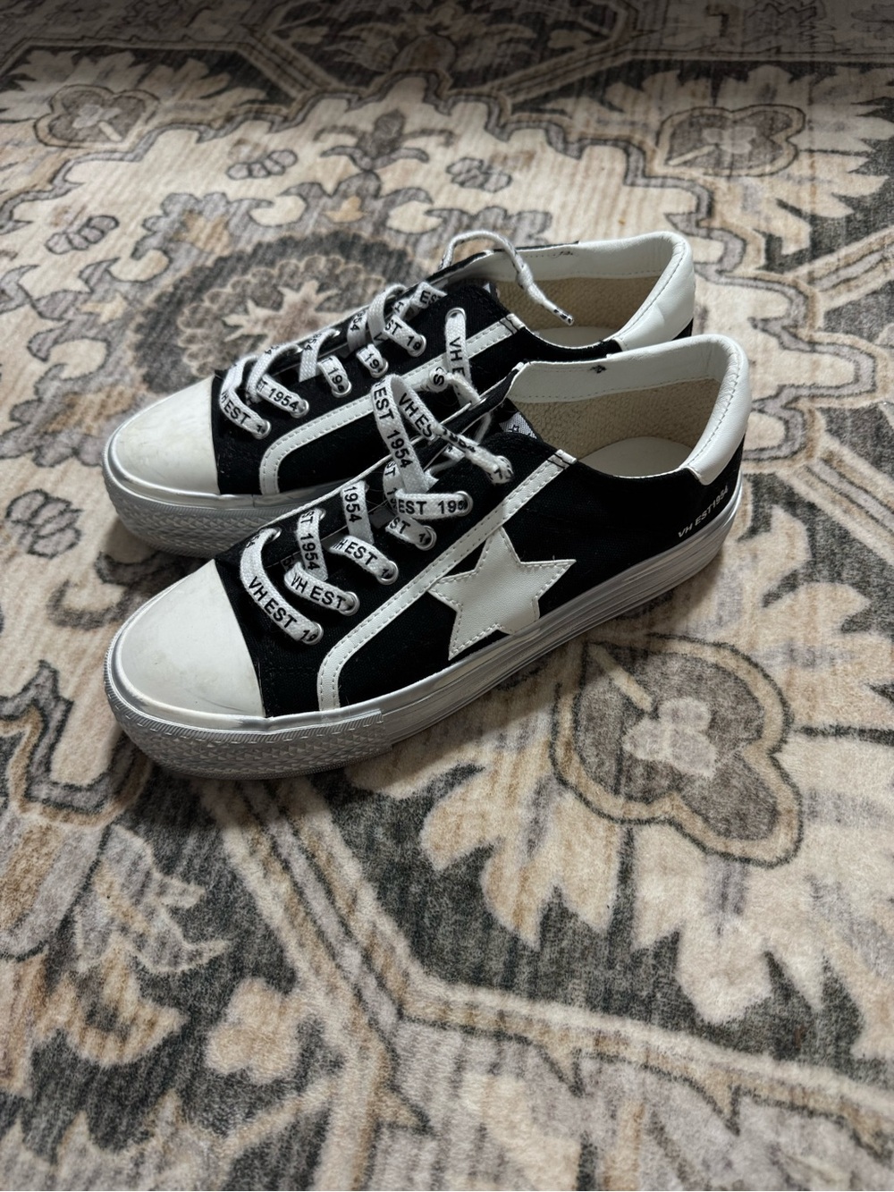 Vintage Havana Black and White Star Platform Sneakers